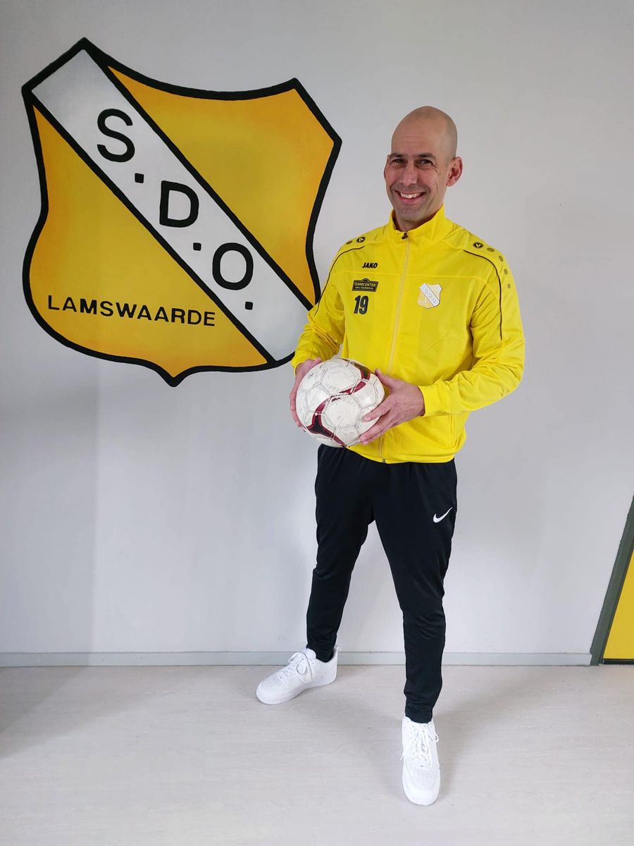 Michel van Bunder ook volgend seizoen trainer